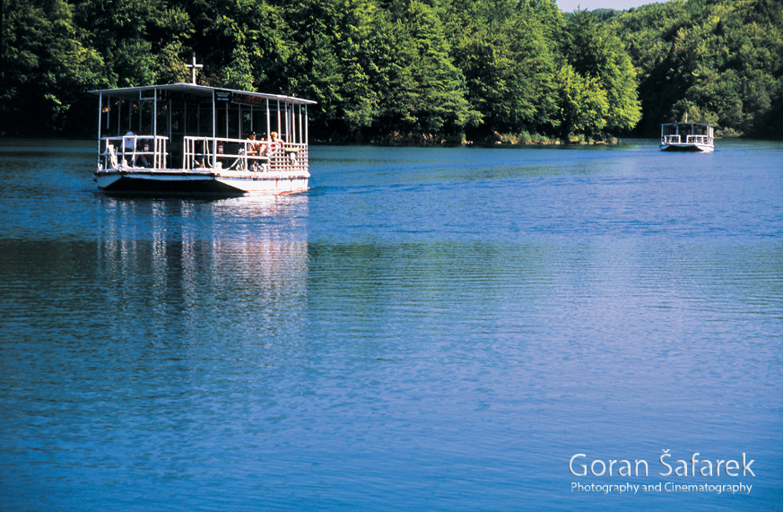 Guide to Plitvice Lakes, electric boat