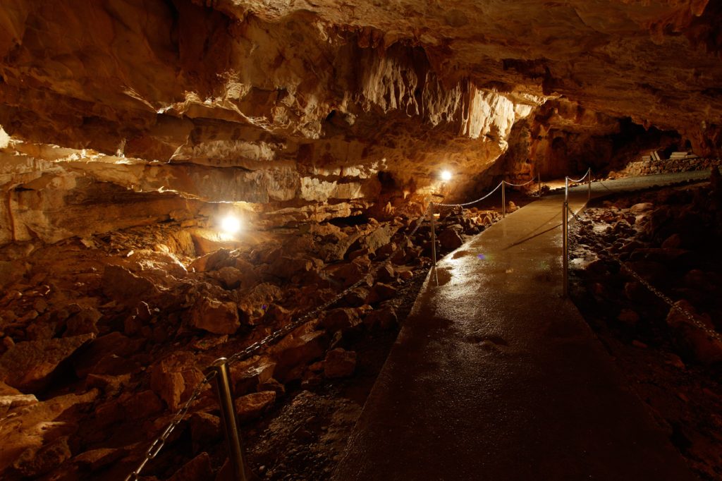 vrelo, cave, croatia, fužine